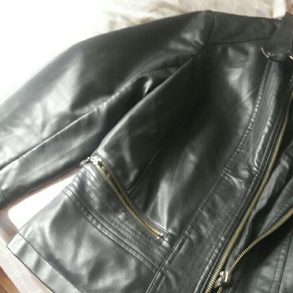 Leather jacket - Picture 3 of 3